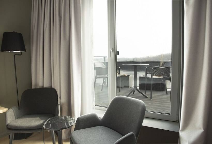 اتاق سوپریور با چشم‌انداز, Park Inn By Radisson Vilnius Airport Hotel & Conference Centre