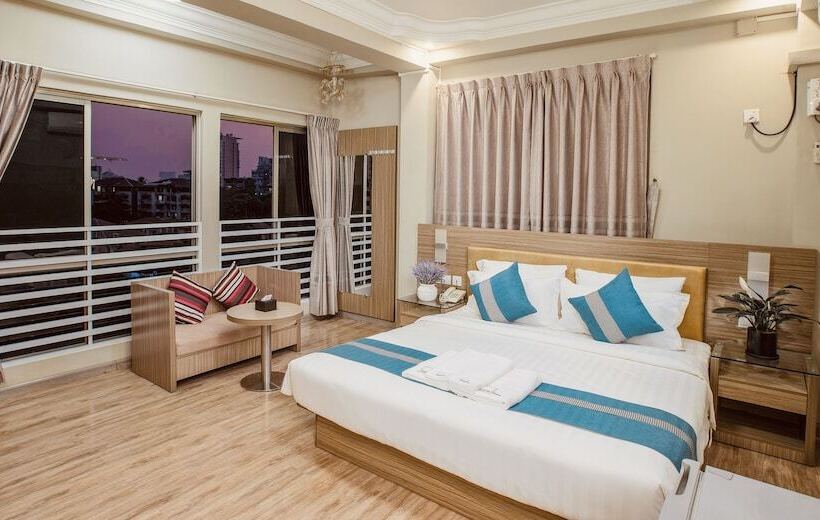 اتاق رویال, Serene Stays