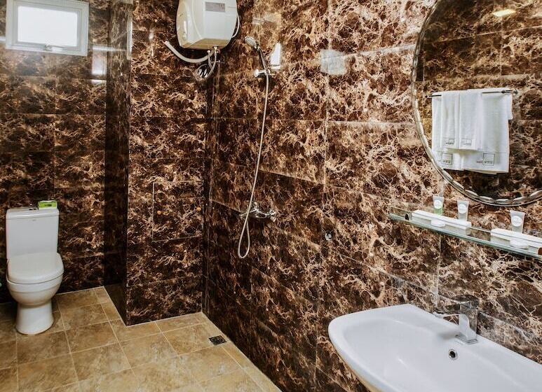 اتاق رویال, Serene Stays