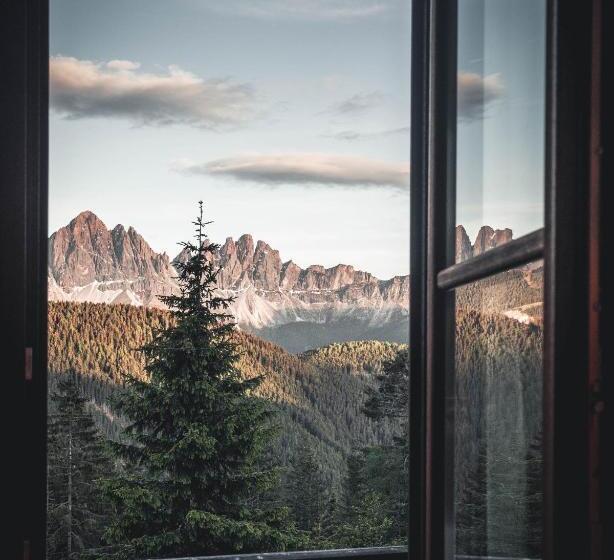 اتاق لوکس, Forestis Dolomites