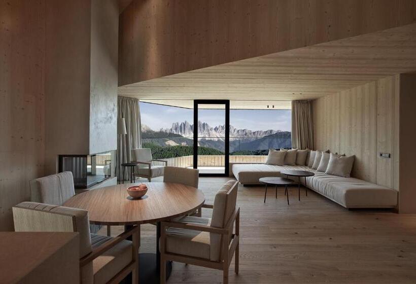 سوئیت پرزیدنت, Forestis Dolomites