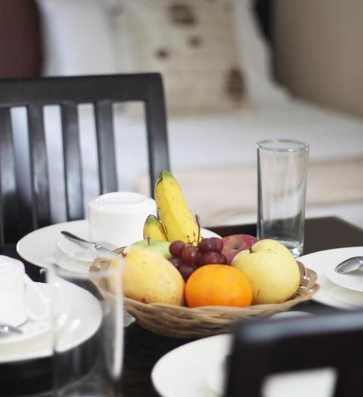 سوییت جونیور, Rosetta Guest House