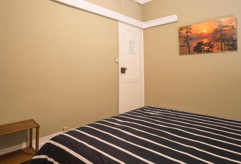 اتاق استاندارد با سرویس بهداشتی مشترک, Hostel Seven Hills