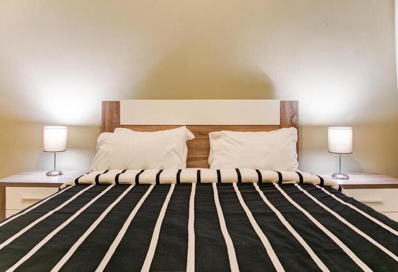 اتاق استاندارد با سرویس بهداشتی مشترک, Hostel Seven Hills