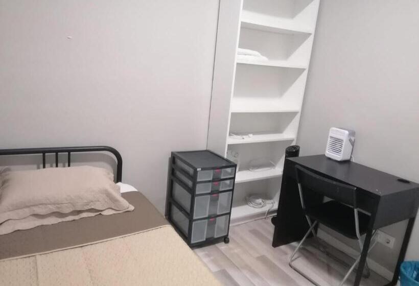 اتاق عادی یک تخته, Hostel Seven Hills