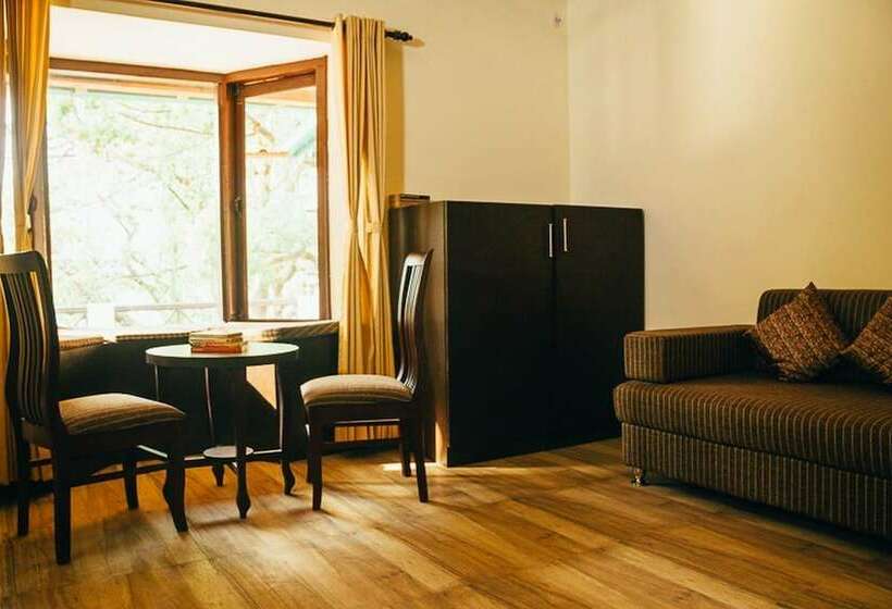 سوییت خانوادگی, The Camphor Tree Pura Stays