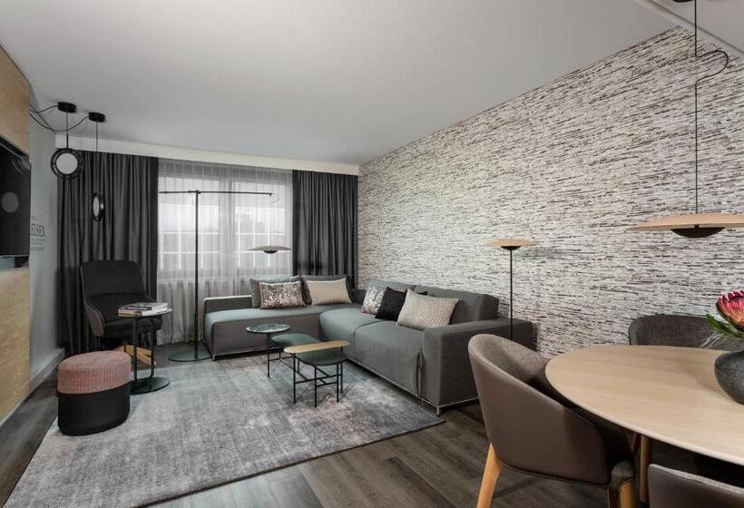سوئیت کلاب, Frankfurt Airport Marriott