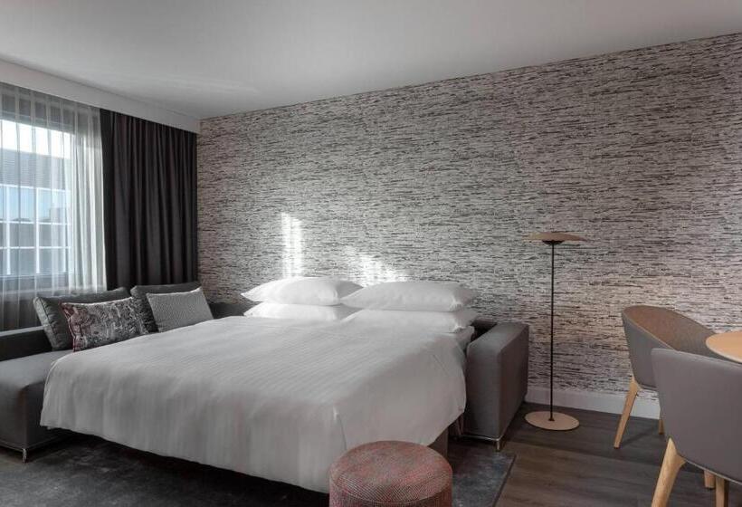 سوئیت کلاب, Frankfurt Airport Marriott
