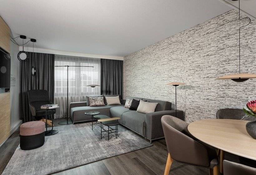 سوئیت کلاب, Frankfurt Airport Marriott