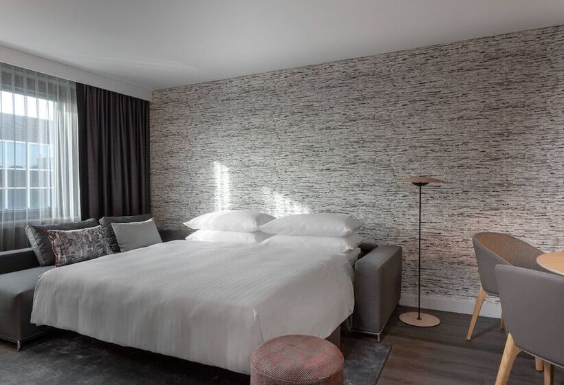 سوئیت کلاب, Frankfurt Airport Marriott