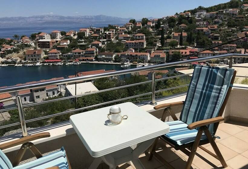 آپارتمان خانوادگی, Sunny Apartments