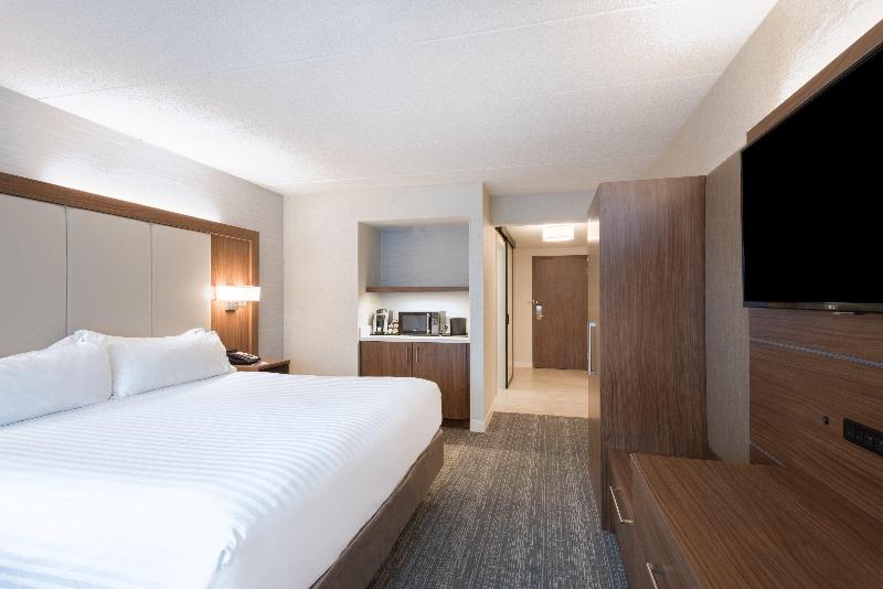 身障者適用キングサイズベッドルーム, Holiday Inn Express Boston Waltham, An Ihg
