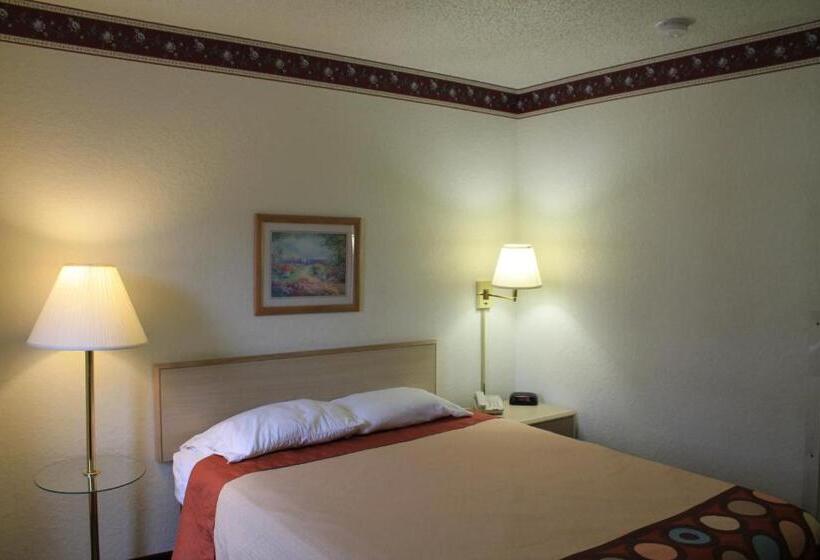 Standard Room King Size Bed, Super 8 By Wyndham San Antonio/fiesta