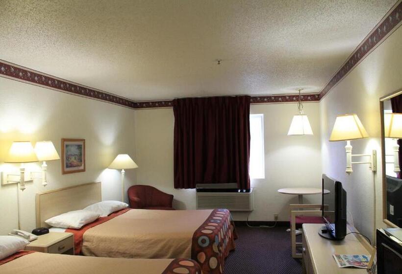 Standard Room, Super 8 By Wyndham San Antonio/fiesta