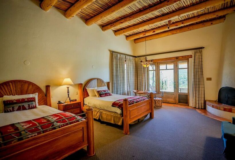 اتاق استاندارد با تخت دو نفره بزرگ, Tanque Verde Guest Ranch