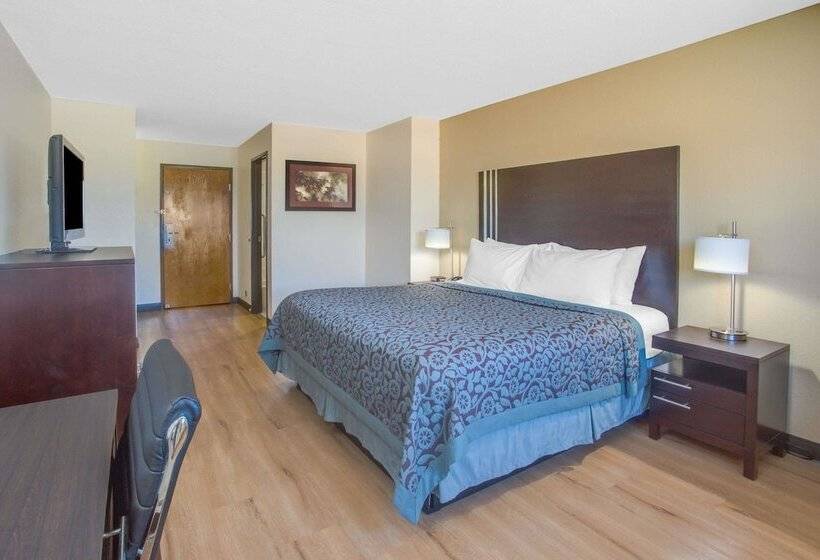 Standard Room Double Bed Adapted for people with reduced mobility, Days Inn By Wyndham Le Roy/bloomington Southeast