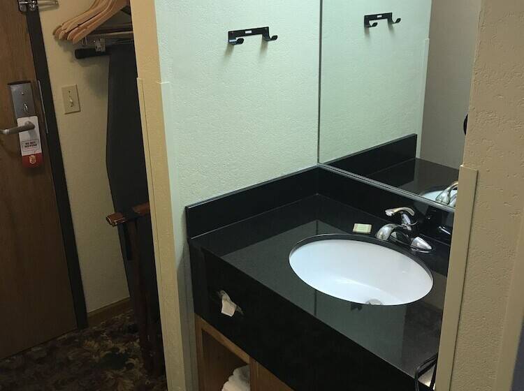 سوئیت 2 خوابه, Super 8 By Wyndham Bridgeview Of Mackinaw City