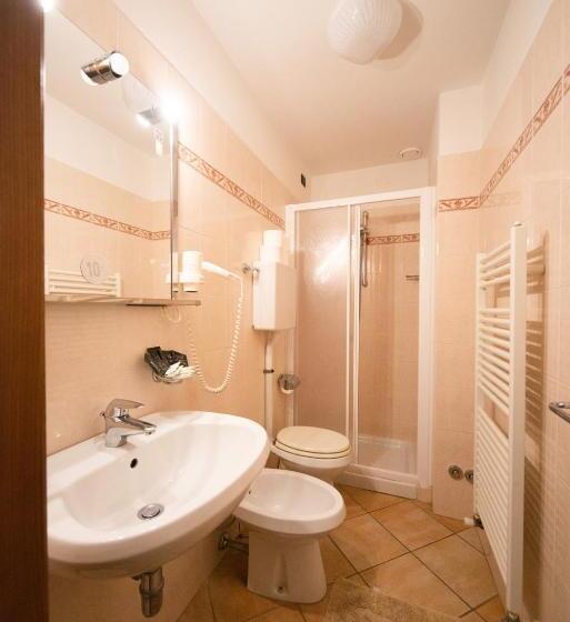 اتاق استاندارد سه نفره, Albergo Al Platano