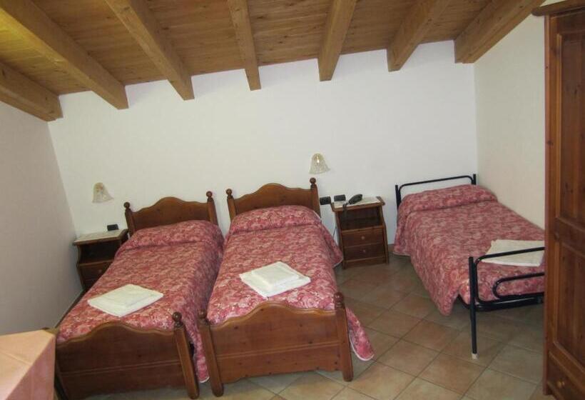 اتاق استاندارد سه نفره, Albergo Al Platano