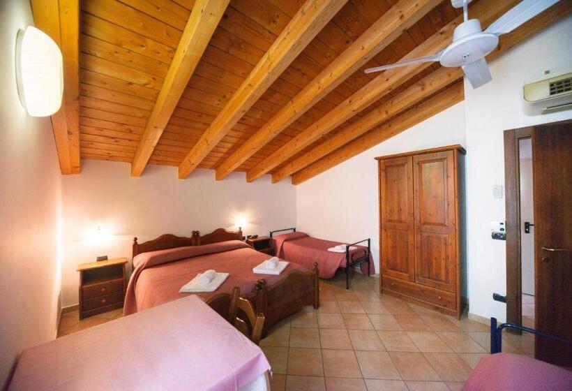 اتاق استاندارد چهار تخته, Albergo Al Platano