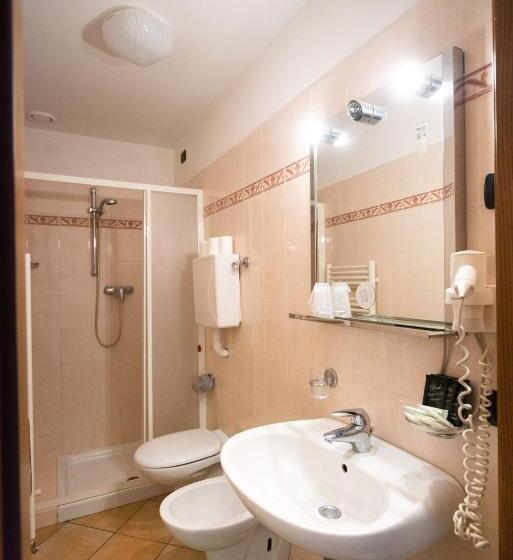 اتاق استاندارد چهار تخته, Albergo Al Platano
