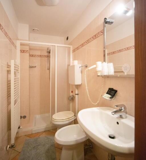 اتاق استاندارد چهار تخته, Albergo Al Platano