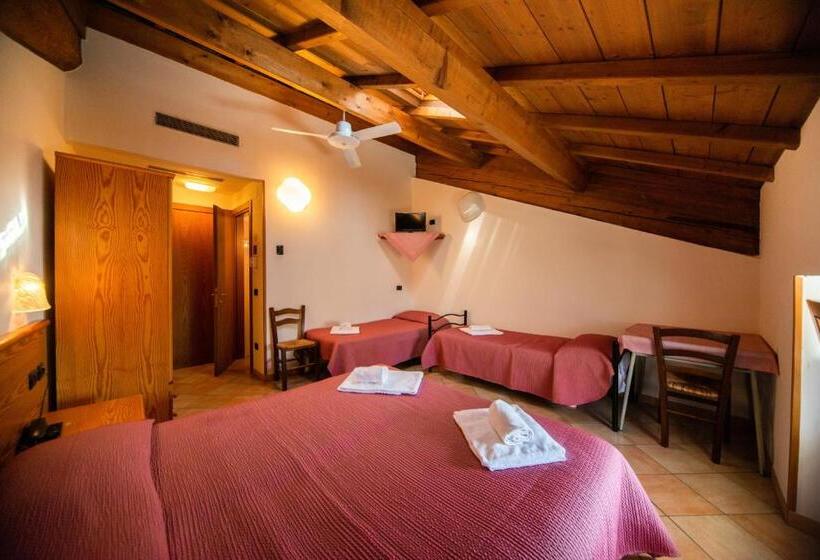 اتاق استاندارد چهار تخته, Albergo Al Platano