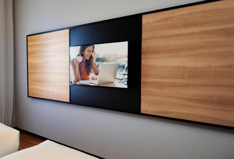 استودیوی لوکس, Citadines Namba Osaka