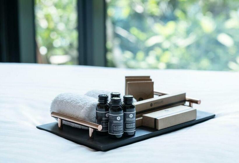 اتاق لوکس با چشم‌انداز استخر, The Outpost Hotel Sentosa By Far East Hospitality