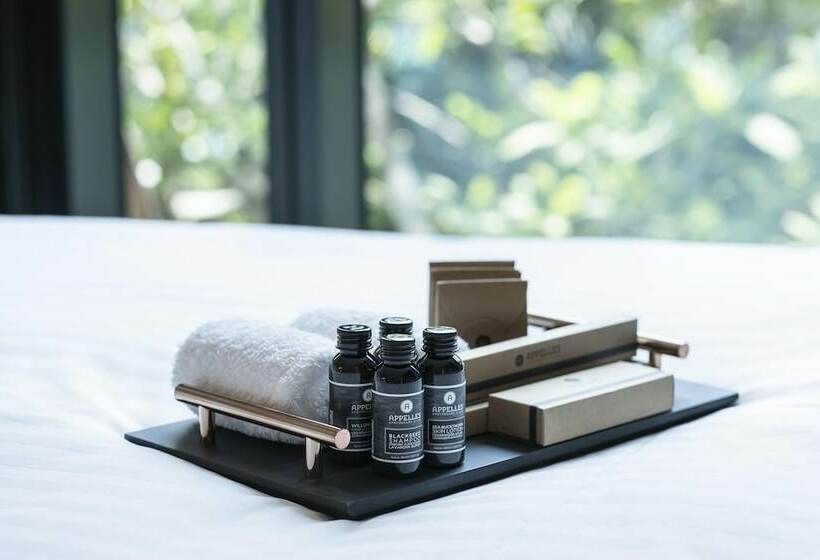 اتاق لوکس با چشم‌انداز استخر, The Outpost Hotel Sentosa By Far East Hospitality