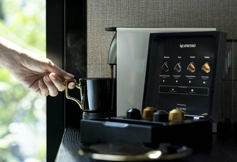اتاق لوکس با چشم‌انداز استخر, The Outpost Hotel Sentosa By Far East Hospitality