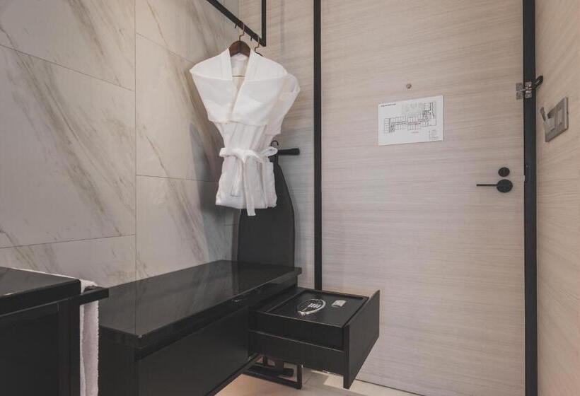 اتاق لوکس با چشم‌انداز استخر, The Outpost Hotel Sentosa By Far East Hospitality