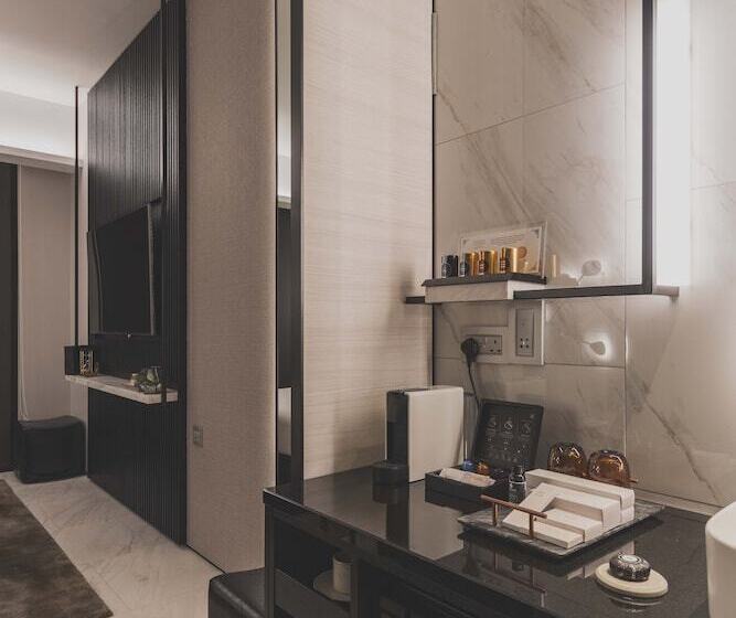 اتاق لوکس با چشم‌انداز استخر, The Outpost Hotel Sentosa By Far East Hospitality