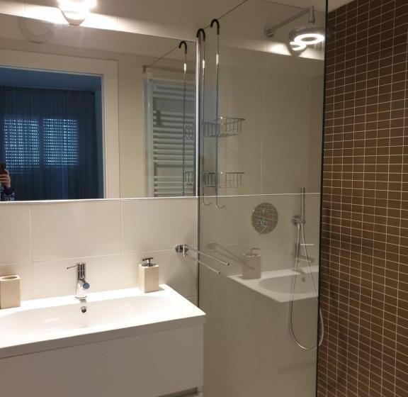 اتاق استاندارد, Iris Home