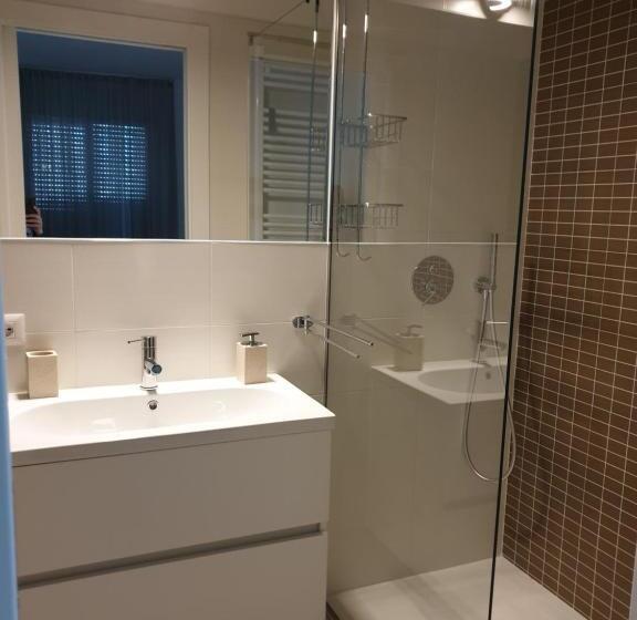 اتاق استاندارد, Iris Home