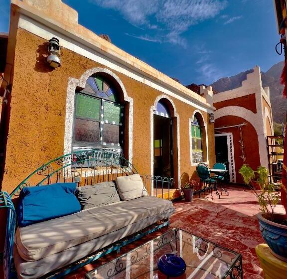 اتاق استاندارد با چشم‌انداز کوهستان, La Maison Traditionnelle Hôtel Et Guesthouse