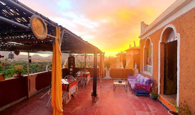 اتاق استاندارد با چشم‌انداز کوهستان, La Maison Traditionnelle Hôtel Et Guesthouse