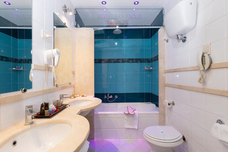 سوییت اجرایی, Redac Gateway Hotel Torrance