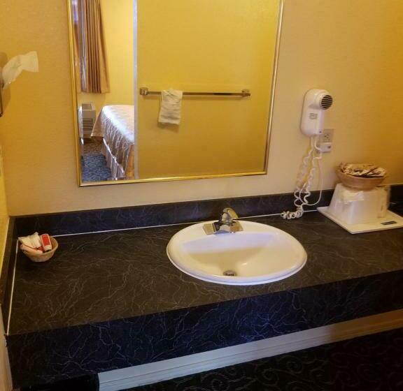 اتاق استاندارد با تخت بزرگ برای معلولان, Travelodge By Wyndham Wenatchee