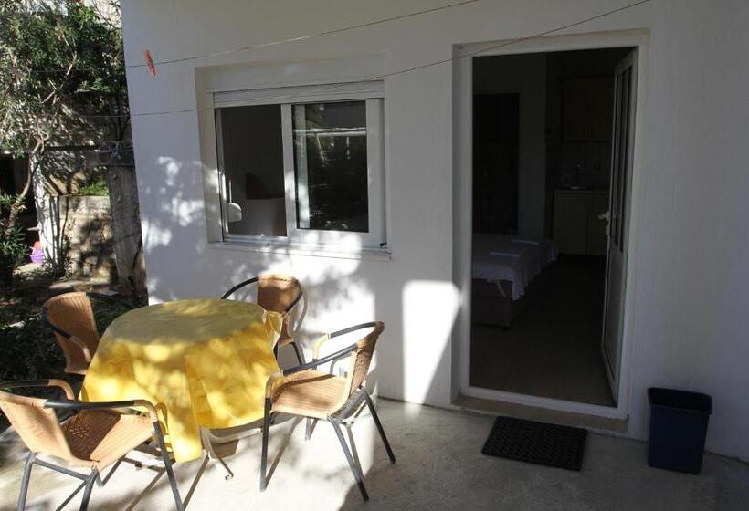 استودیوی استاندارد, Apartments Popović
