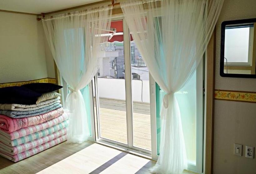 استودیوی استاندارد, Yours Guesthouse In Tongyeong