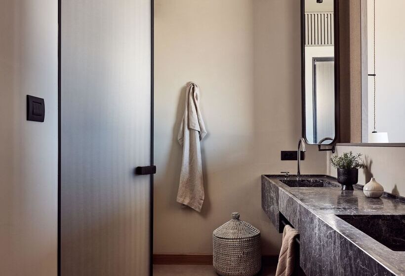 اتاق لوکس با چشم‌انداز دریا, The Royal Senses Resort & Spa Crete, Curio Collection Hilton