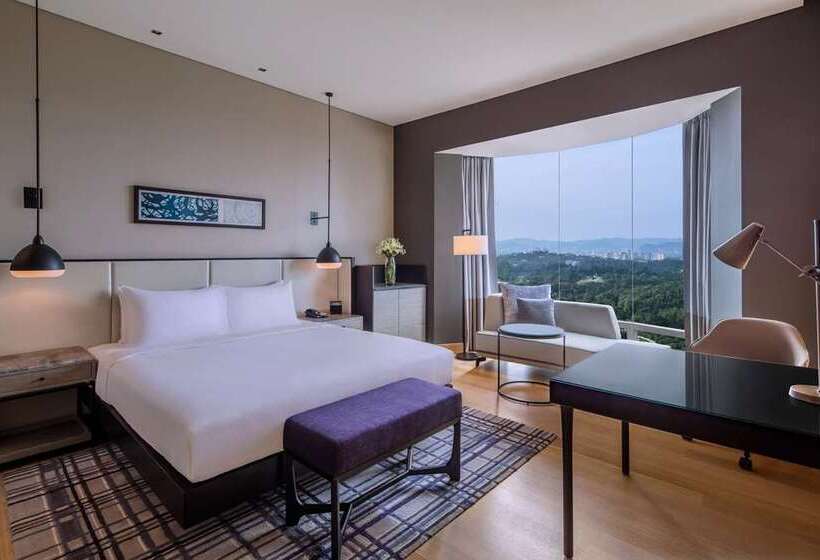 اتاق دلوکس مخصوص معلولین, The Royal Senses Resort & Spa Crete, Curio Collection Hilton