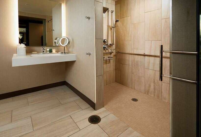 اتاق دلوکس مخصوص معلولین, The Royal Senses Resort & Spa Crete, Curio Collection Hilton