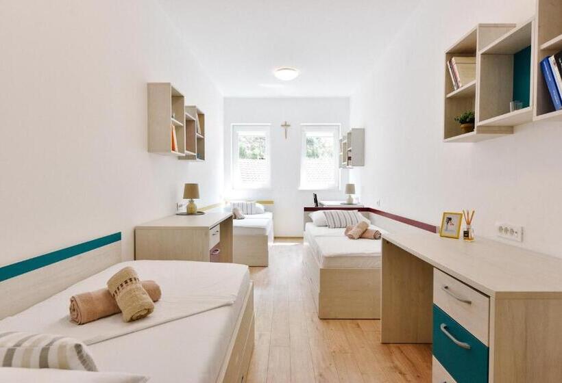 Economy Triple Room, Dompes
