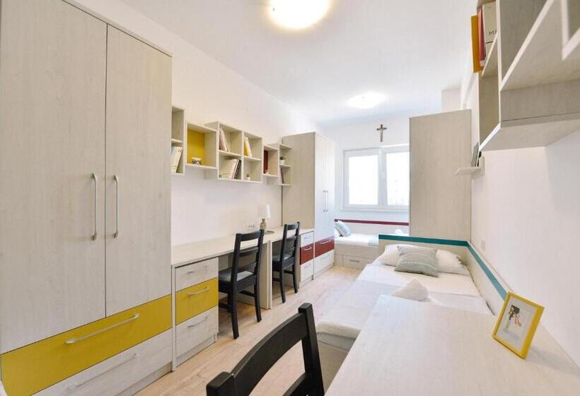 Economy Triple Room, Dompes