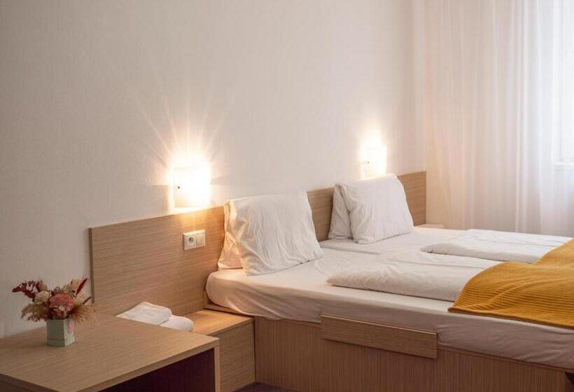 اتاق لوکس با بالکن, Elite Hotel Nová Dubnica