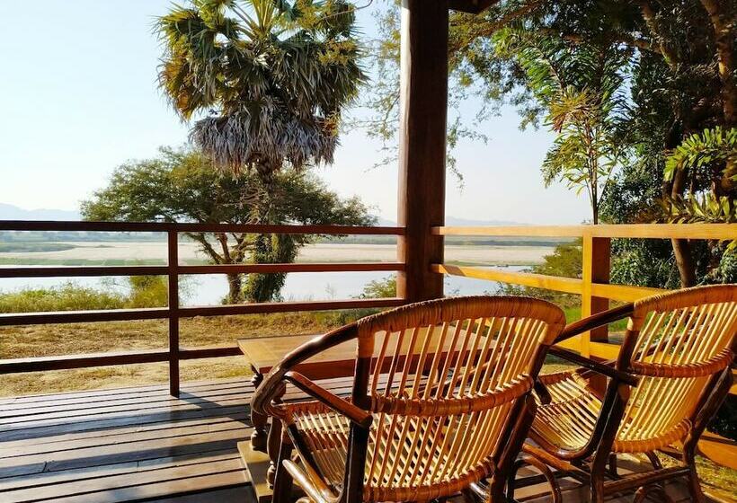 اتاق لوکس, Bagan Village Resort