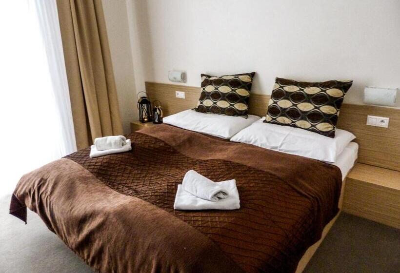 اتاق لوکس با بالکن, Elite Hotel Nová Dubnica