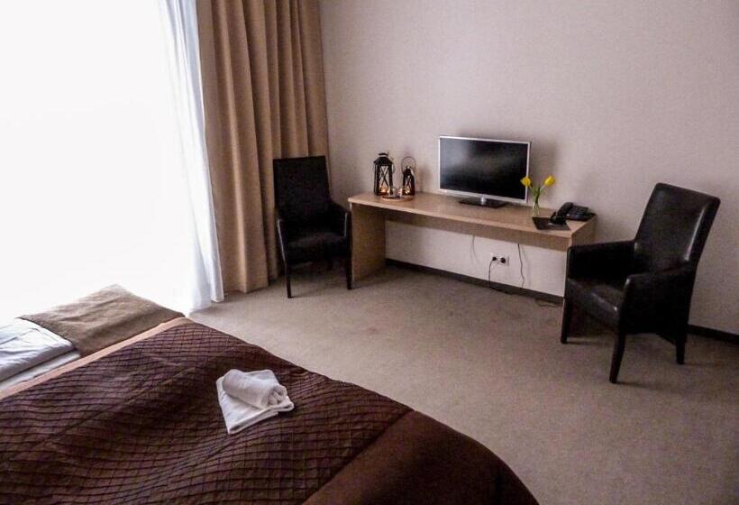 اتاق لوکس با بالکن, Elite Hotel Nová Dubnica